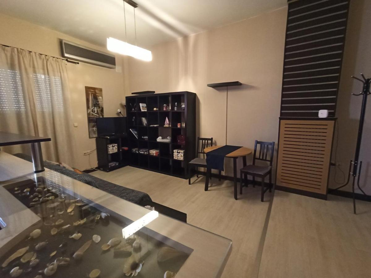 Modern Apartment, 5΄ Walk From Central Metro Station Athen Eksteriør billede